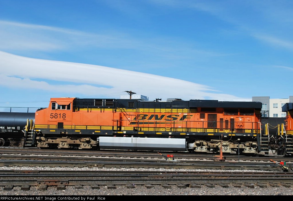 BNSF 5818